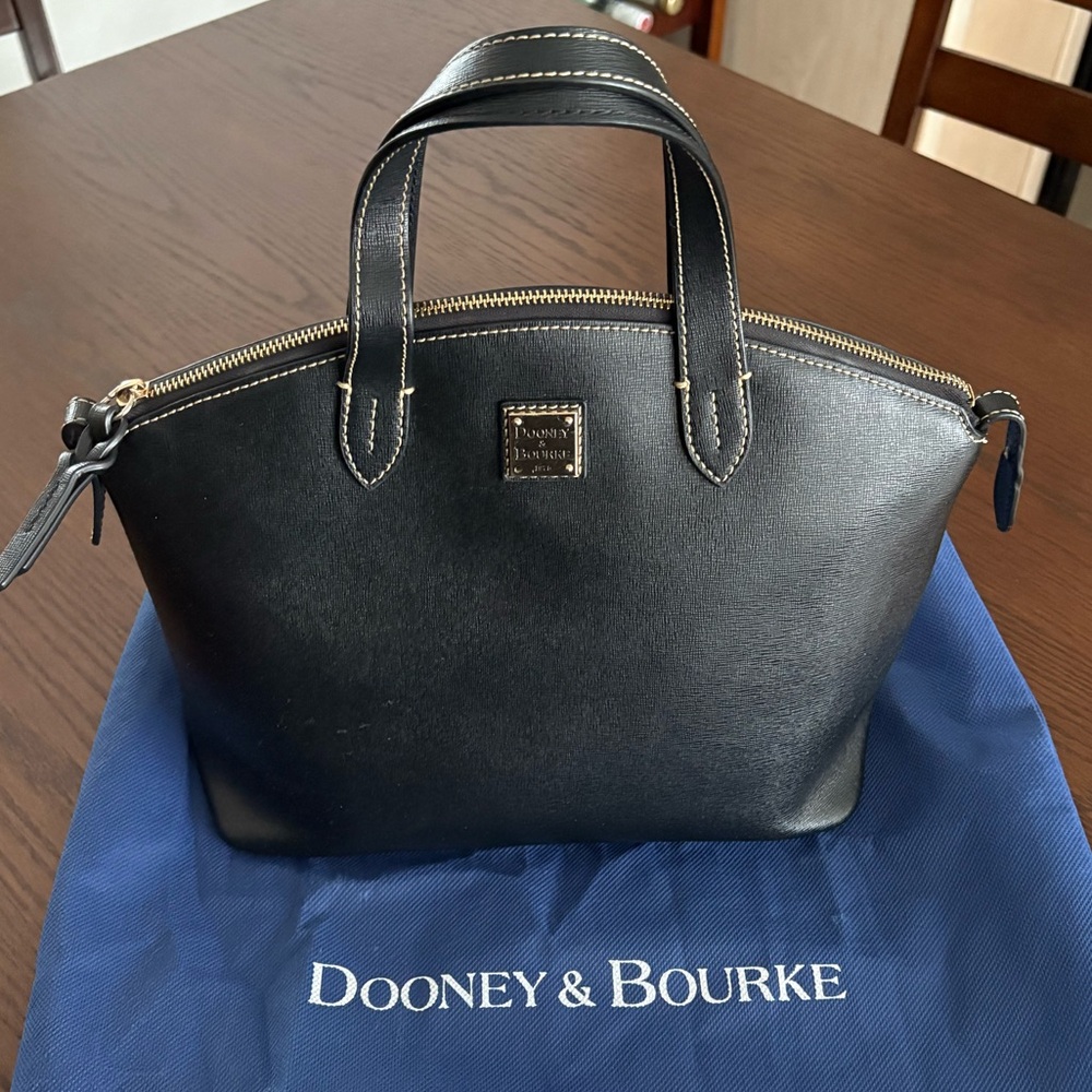 Dooney & Bourke Bag
